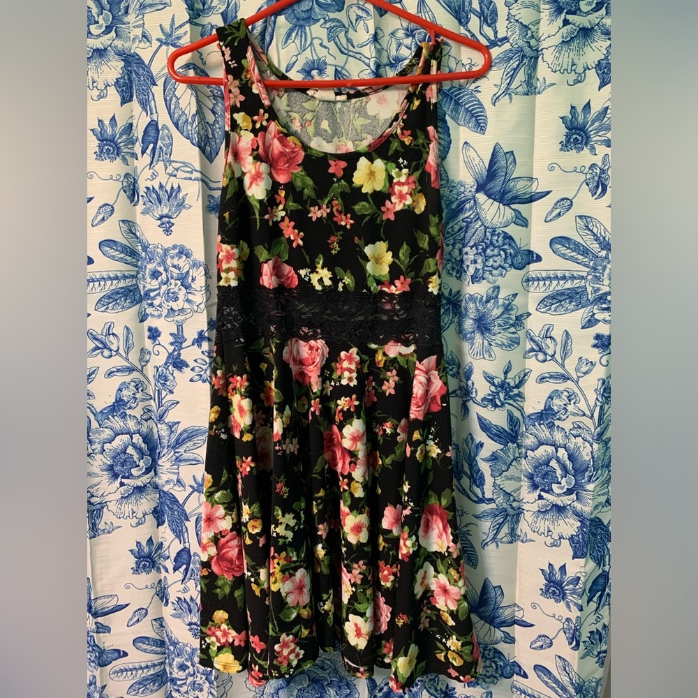 FLORAL SKATER STYLE SUMMER DRESS